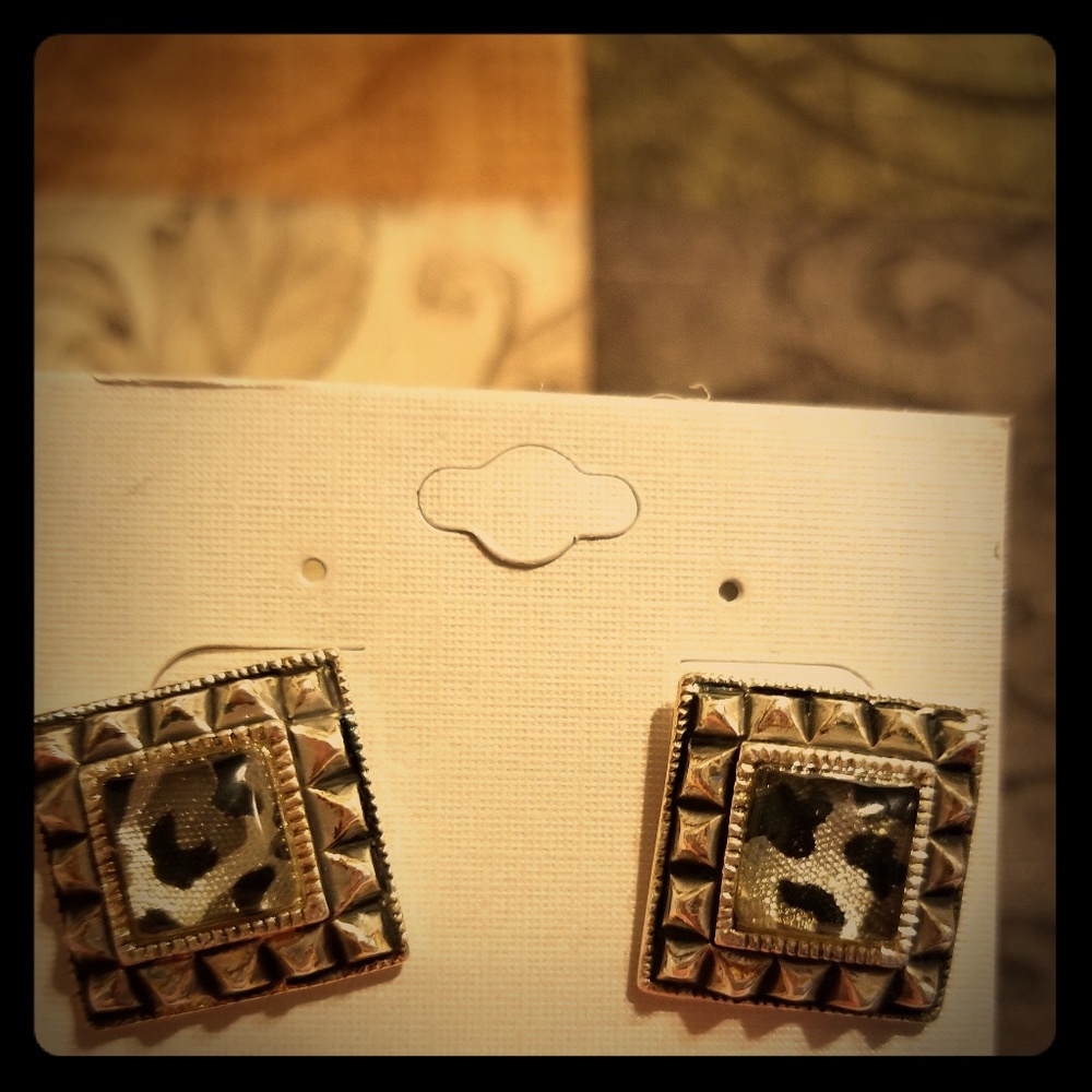 2/$12 💕 NWT Black and white sparkle earrings